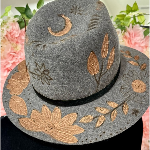 Wool felt Grey Hat,Painted,burned and heat etched.S - Picture 6 of 6